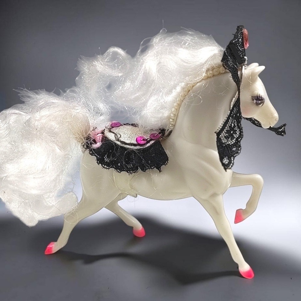 VTG 90s Marchon Enchanted Kingdom Nina Horse White Pink Hooves Toy Collectible